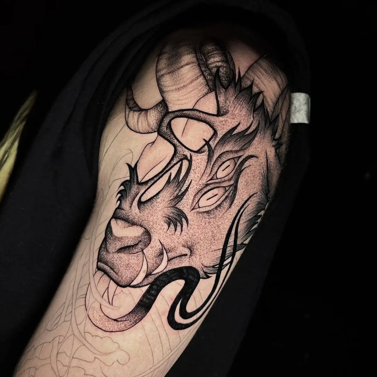 cozy_ragequit_tattoo_zürich_009.webp - Image of Cozy, Artist at Ragequit Tattoo Piercing Zurich