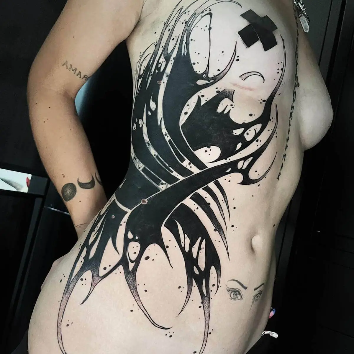 cozy_ragequit_tattoo_zürich_017.webp - Image of Cozy, Artist at Ragequit Tattoo Piercing Zurich